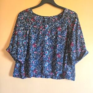 about a girl floral top, M